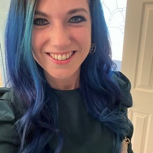 Meet your Posher, Laura